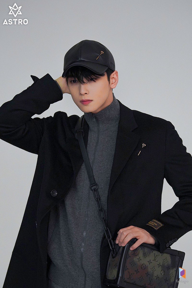 X \ Cha Eun Woo Philippines على X: Cha Eun Woo for Louis Vuitton on  Esquire KR Behind The Scene Photos from Fantagio Naver Blog   #ASTRO #아스트로 #アストロ #ChaEunwoo #차은우 #LeeDongMin #