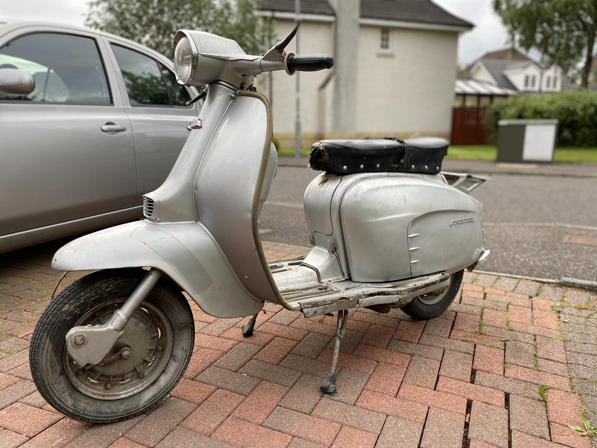 robert2burns's tweet photo. Before and after... sympathetic restoration of this Spanish Li150 #drrobertlambrettaclinic #eibar #li150 #casa185 #jl3 #afnsc #2strokefullthrottle https://t.co/qj0goV8k6w