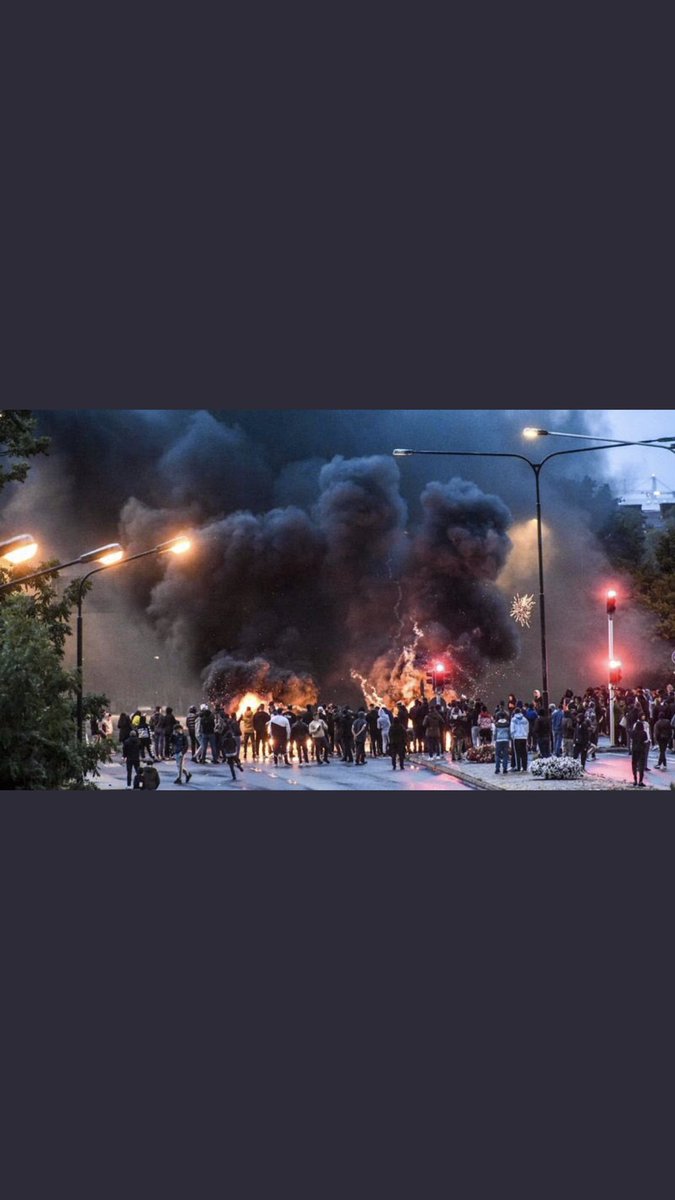 malini_murthy's tweet image. Here is 1 ex of what can happen to IN if all peacefulls are allowed to enter under CAA. While you sound  sympathatic towards them you don’t extend same to native Indians who love peace - Mass rioting in Malmo, today in Sweden after a rumor gets out that someone burned a Koran.