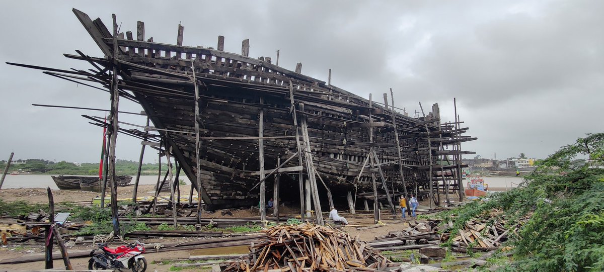 karankasta17's tweet photo. The Ancient and Traditional ship and boat construction.
 #ShotonOnePlus #NeverBored @OnePlus_IN @oneplus https://t.co/goMgAuaXOS