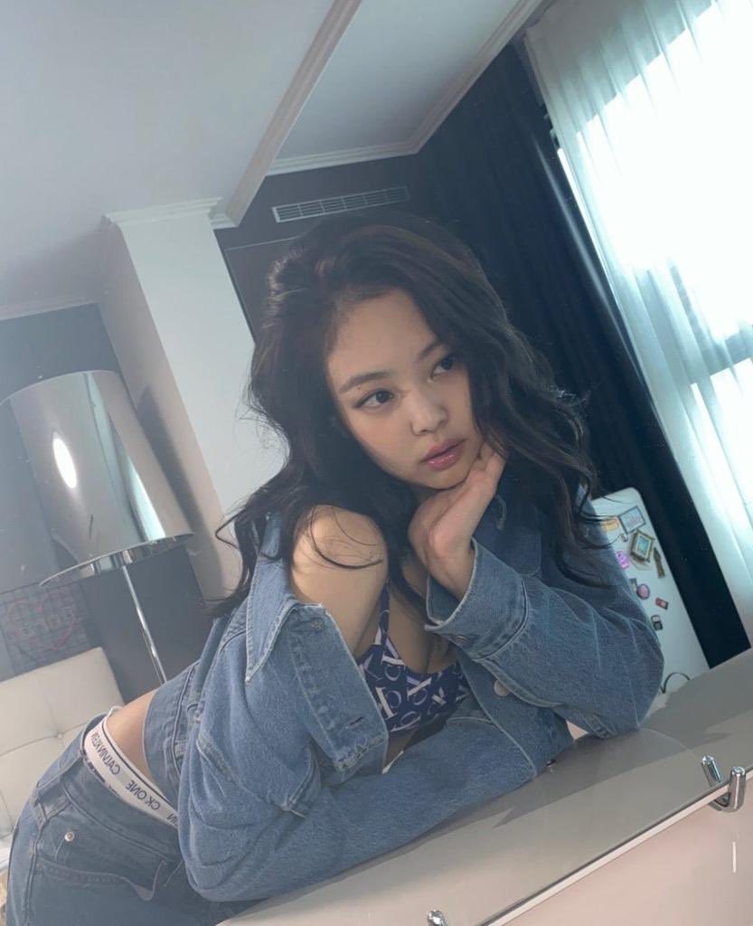 firejennie's tweet image. SHE IS SOOO FINE
