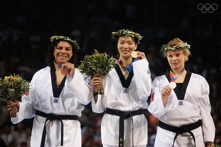 FeveTKD's tweet photo. #LeyendasTKD 🥉🥋🇻🇪
-
¡Podio olímpico!
-
🥇 Zhong Chen (CHI)
🥈 Míriam Baverel (FRA)
🥉 @ADRIRUM (🇻🇪)
-
🔵Categoría +67kg
🔴 JJOO #Atenas2004
-
#TKD #taekwondo #tkd #wt #tkdven #martialarts #kick #Olympic https://t.co/CLLoWjHh7o