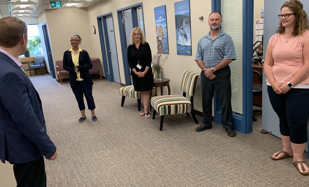 lancasterperch's tweet image. One of these things is not like the other
Three of these things are kind of the same
Can you tell me which thing doesn&apos;t belong here
Before the end of our game.....

Public/Private officials find it necessary to distance for photo ops.....yet schools?

#classsize #nlpoli