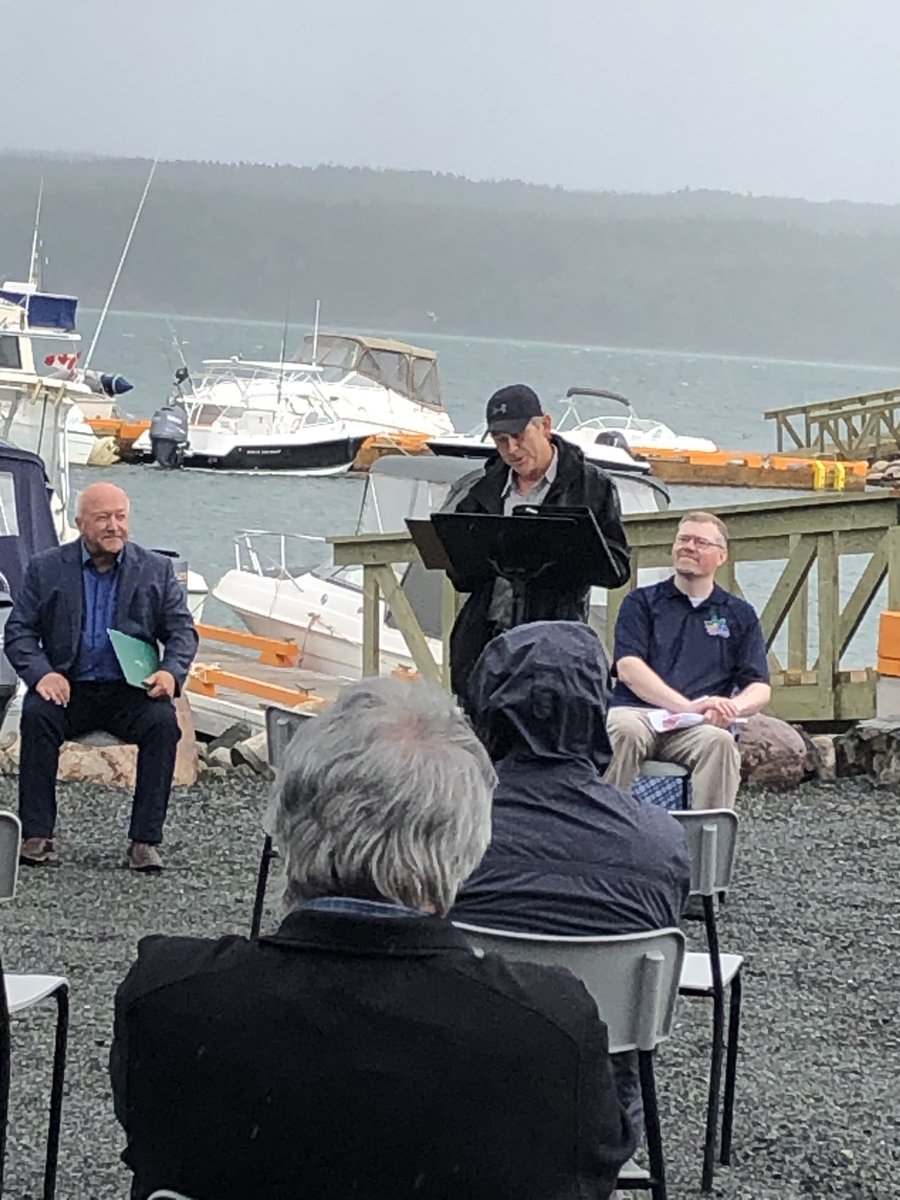 lancasterperch's tweet image. One of these things is not like the other
Three of these things are kind of the same
Can you tell me which thing doesn&apos;t belong here
Before the end of our game.....

Public/Private officials find it necessary to distance for photo ops.....yet schools?

#classsize #nlpoli