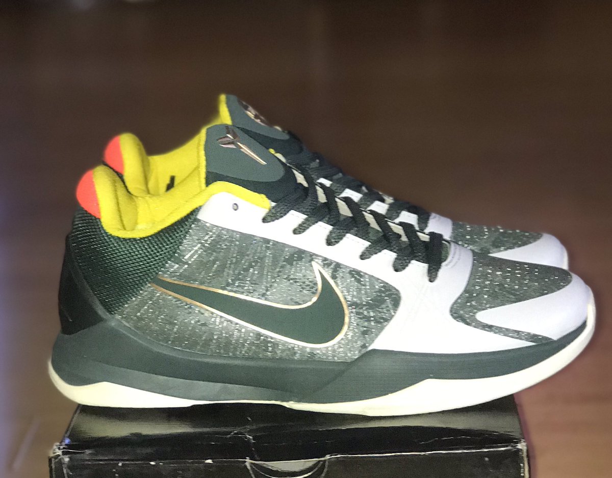 thecircuitgear's tweet photo. Nike Kobe 5 Protro EYBL SEND ME OFFERS IF INTERESTED IN PURCHASING #eybl #uaa #adidasgauntlet #adidasuprising https://t.co/9prUXMeUbs
