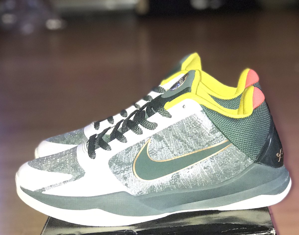 thecircuitgear's tweet photo. Nike Kobe 5 Protro EYBL SEND ME OFFERS IF INTERESTED IN PURCHASING #eybl #uaa #adidasgauntlet #adidasuprising https://t.co/9prUXMeUbs