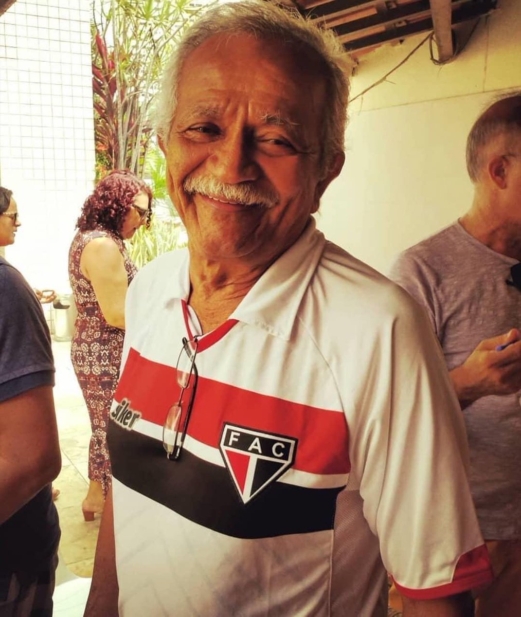 esquerdaceara's tweet photo. Grande Chico Lopes 😍 Nome que poderia unir à Esquerda, Centro, e as torcidas do Leão, Vozão e Tubarão. https://t.co/8JwuiU6vd8