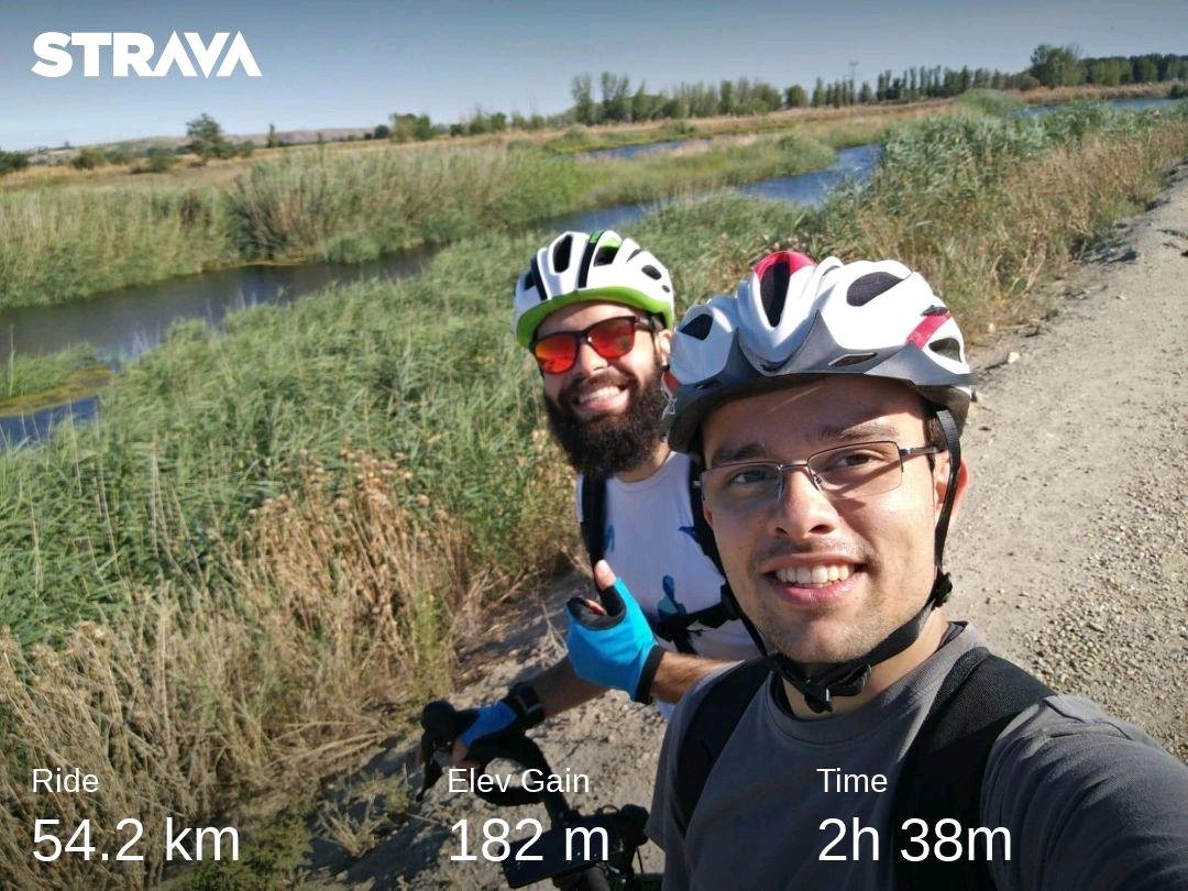 Ka2_Rober's tweet photo. Con el brother hasta Aranjuez 🚴 https://t.co/pzDtTcW7rp https://t.co/Riq80nI4Fu
