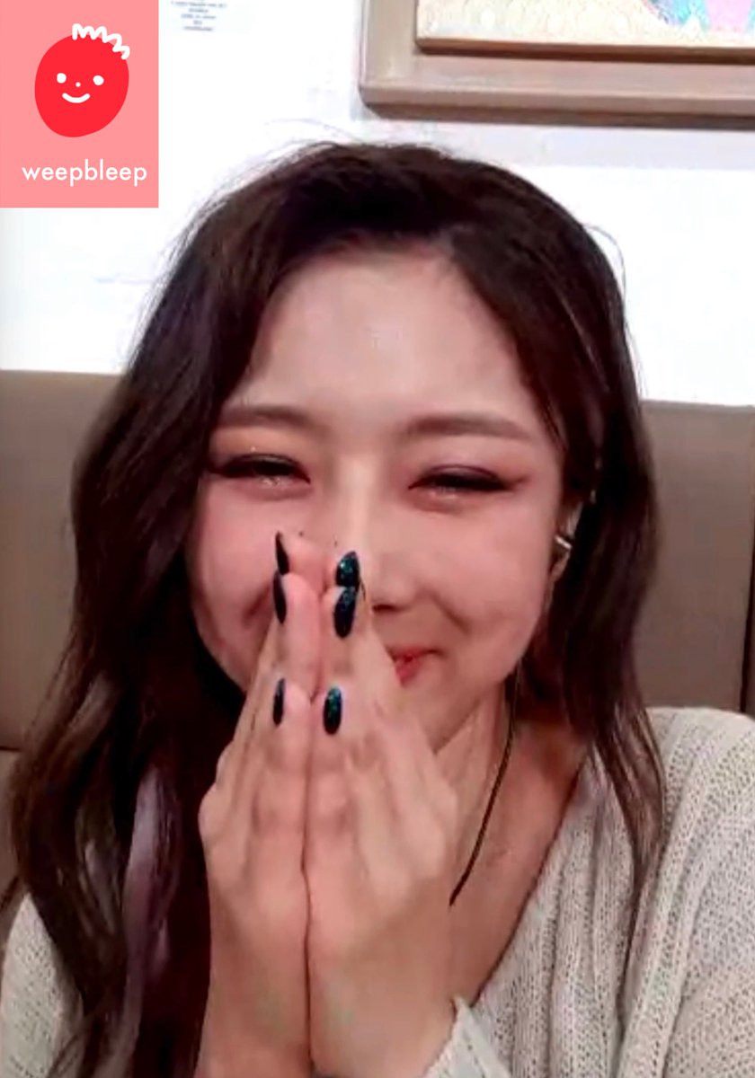 yoohyeon’s turn came and !!!!!! this little puppy!!!!!  #DREAMCATCHER  #YOOHYEON  #드림캐쳐