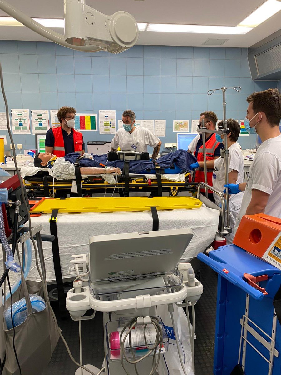 MegaMedGbr's tweet photo. Heute im #Krankenhaus #heppenheimanderbergstraße zur #schockraumsimulation #trainingrettetleben #megamed_notfallmanagement #trauma @gliwitzky @Davut063 https://t.co/czTz0QJ1Sn