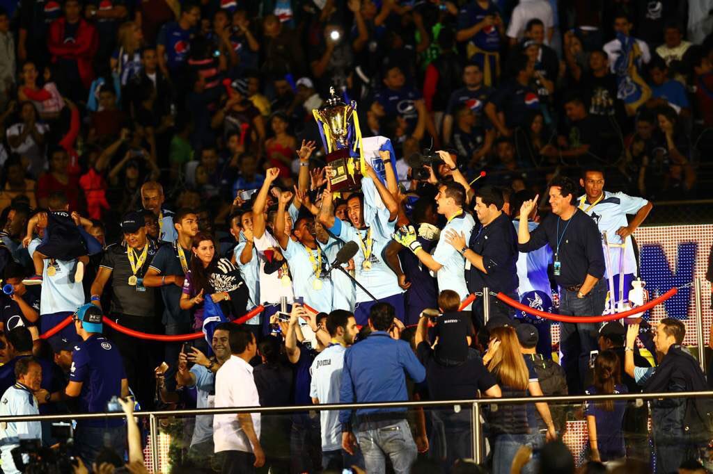 LucasGomez2111's tweet photo. Feliz Aniversario 9️⃣2️⃣ @MOTAGUAcom Agradecido por siempre con la Institución , Directiva , ExCompañeros y esa Afición 5 ⭐️ por los momentos vividos! Salud 🏆🥇#Copa13 #Motagua #Honduras @LOKOXMOTAGUA @ciclondecora https://t.co/TPMj5YY1Hf
