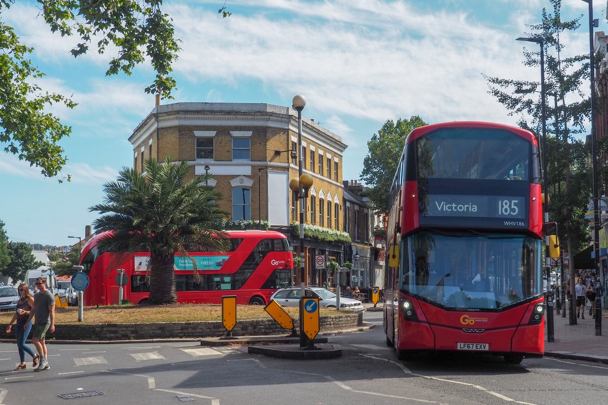 3/20 London buses on Goose Green Roundabout AKA "Promotion Roundabout"  #EastDulwich  #London