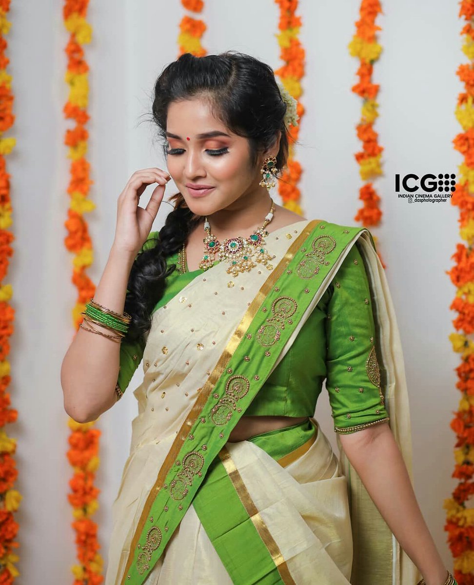 FcAnikha's tweet photo. Happy Onam ♥️🤗

@anikhaoffl_ #AnikhaSurendran https://t.co/5JJ3GwKby9