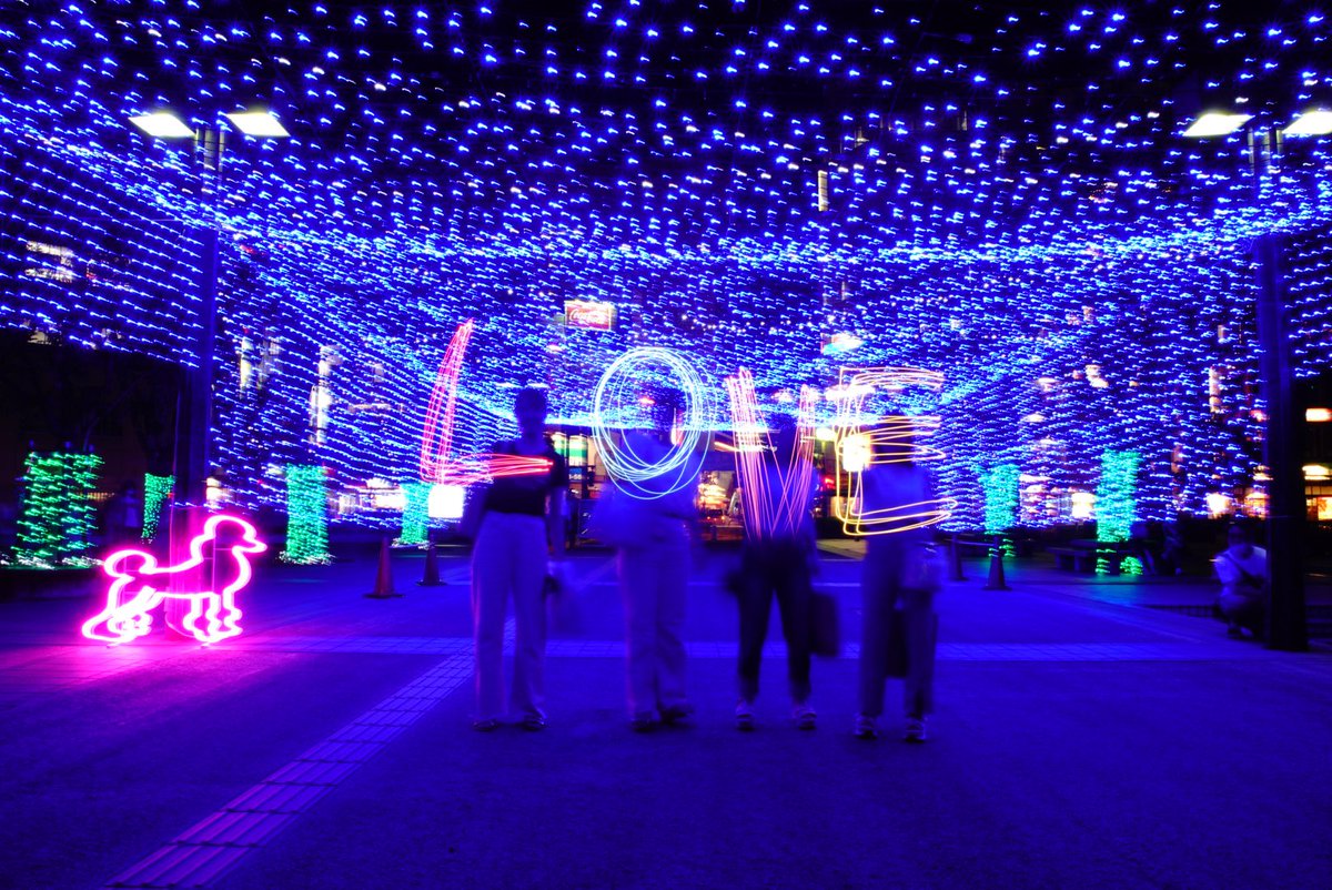 Shunya Asami Asa 本日開催 本日19 時 予定 で イルミネーションの空間で撮影を行います Iphoneのライトで空間に絵を描いてみませんか 参加無料 お時間あれば是非ご来場ください 大宮ソニックシティ 鐘塚公園がブルーのイルミネーション