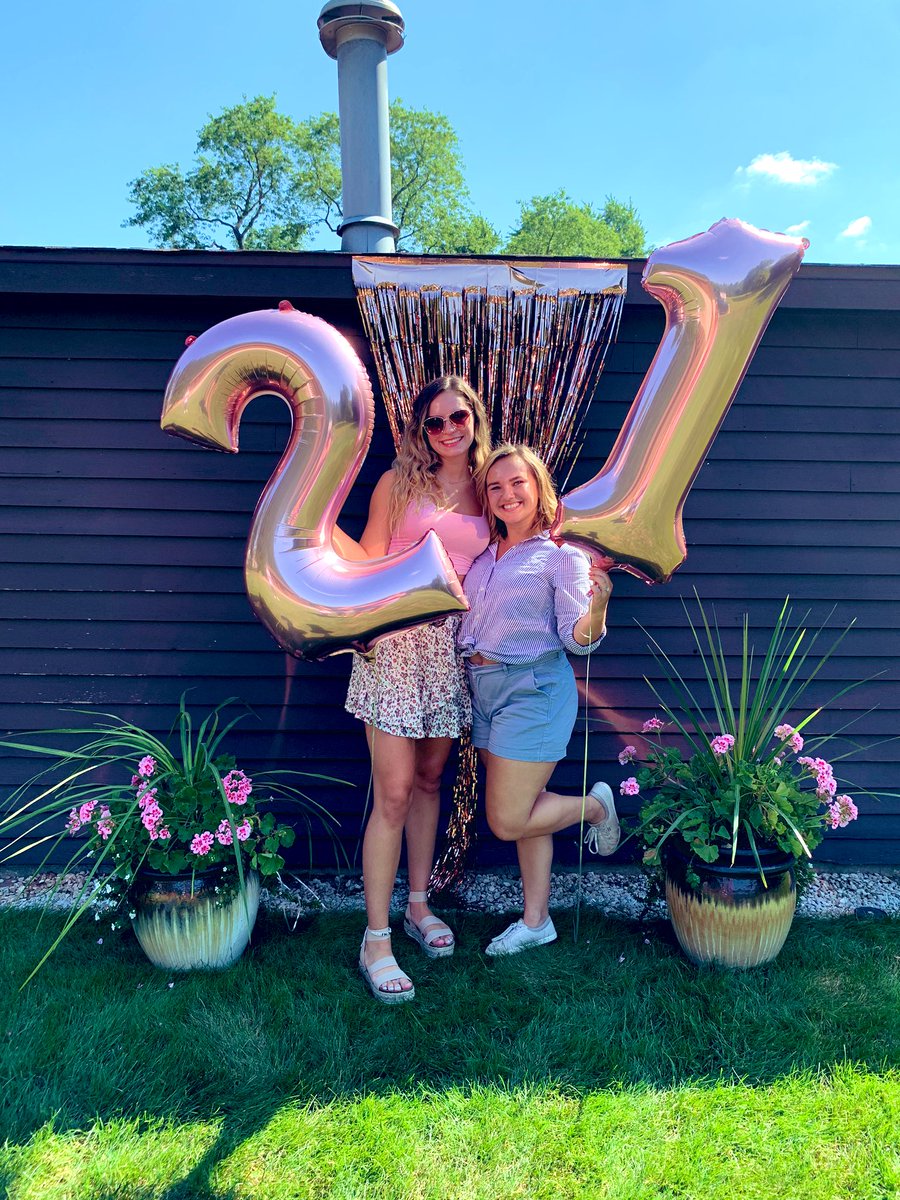 cass_13_13's tweet photo. @quincystrefling  I’m sorry this is late! Happy late Birthday girly💗I hope you had such a great day! Here’s to 21! Love you girl💗 https://t.co/wbWLryCRUP
