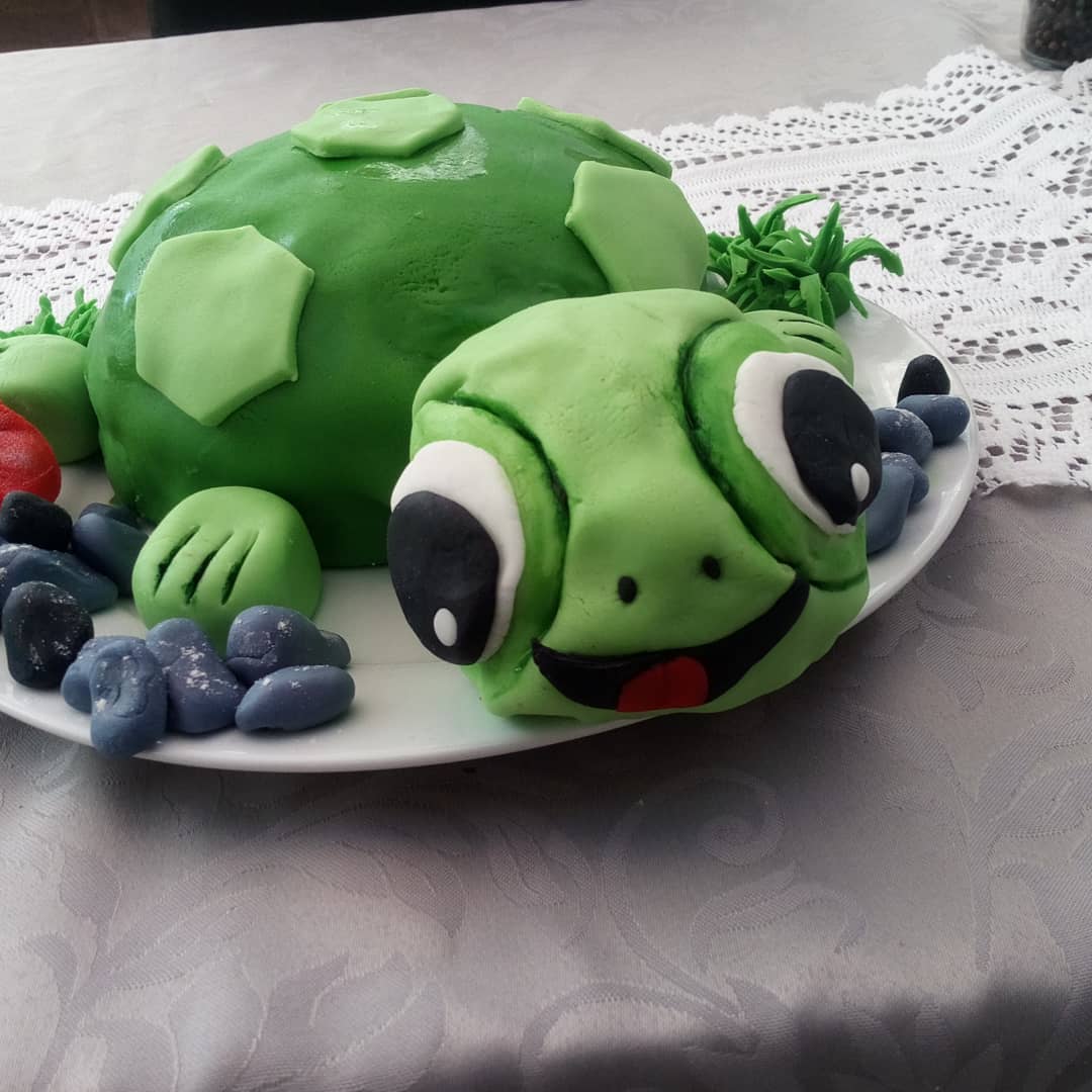 grace_pointless's tweet photo. Me, my sister @Oliviahancockhi made this cake with our dad's girlfriend and it took 2 days!! We worked so hard and had a lot of fun making it! @PlayAdoptMe #AdoptMeGrandFinaleCake my user is Gloriaapplebee and my sisters user is Mydogdizzy2 https://t.co/bPJWBFjKmq