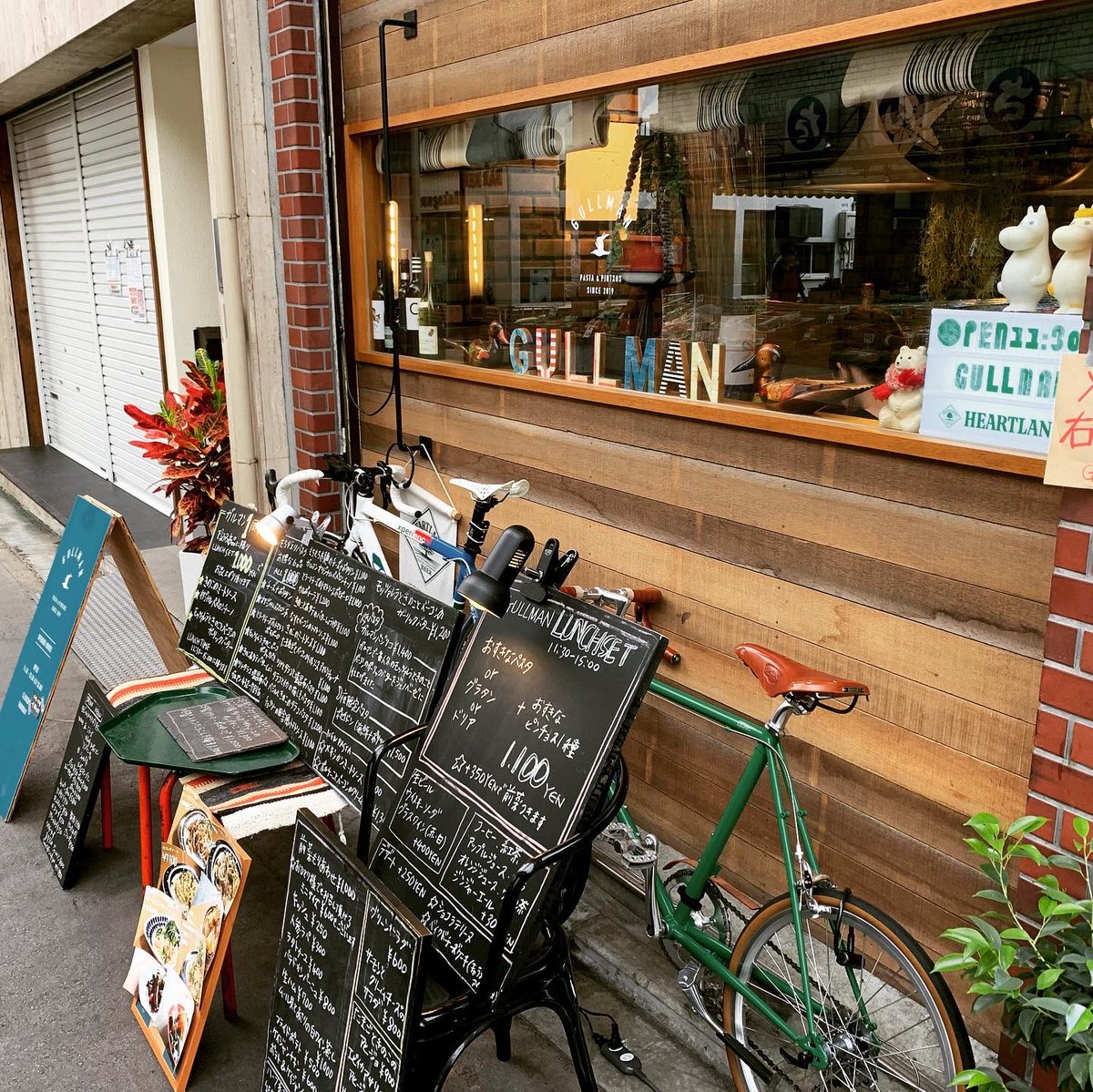 madonasi's tweet photo. 何気にテイクアウトばっかりやったので初来店。ボリューミーやし旨いし安全やしサイドメニュー豊富やしメニューの斜め上いくクオリティで出てくるし。リピートするよね。ごっそさんでした!
.
#マドナシメシ
#gullman
#gullman2019
#京都三条会商店街
#foodstagram
#スパゲティ
#spagetti https://t.co/VeOJPT8Yn5