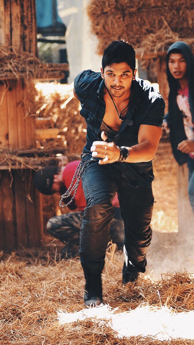 AlluAnil8866's tweet photo. Some Rare Pics Of Bunny โฅ๏ธ
#GetReadyForAug29thTrend
@alluarjun #Pushpa #AlluArjun
#IndianStyleIconAlluArjun https://t.co/2HadIyccIu