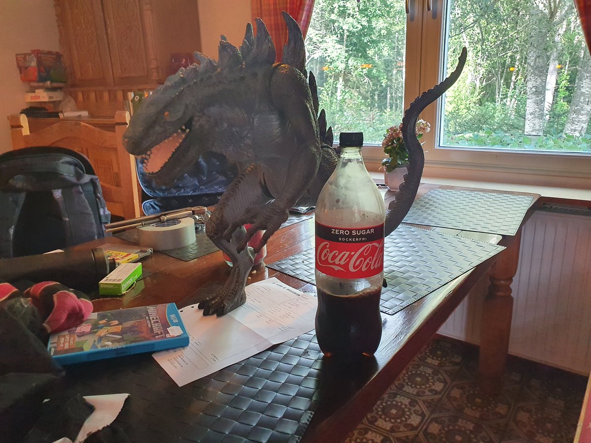 SillyF0x's tweet photo. I forgot to upload these photos for several weeks ago xD haha . I found this awesome BIG Godzilla toy for a barging prize ! So I couldn't say no ;) #godzilla #toy #godzillatoy https://t.co/MIykT6WgTZ