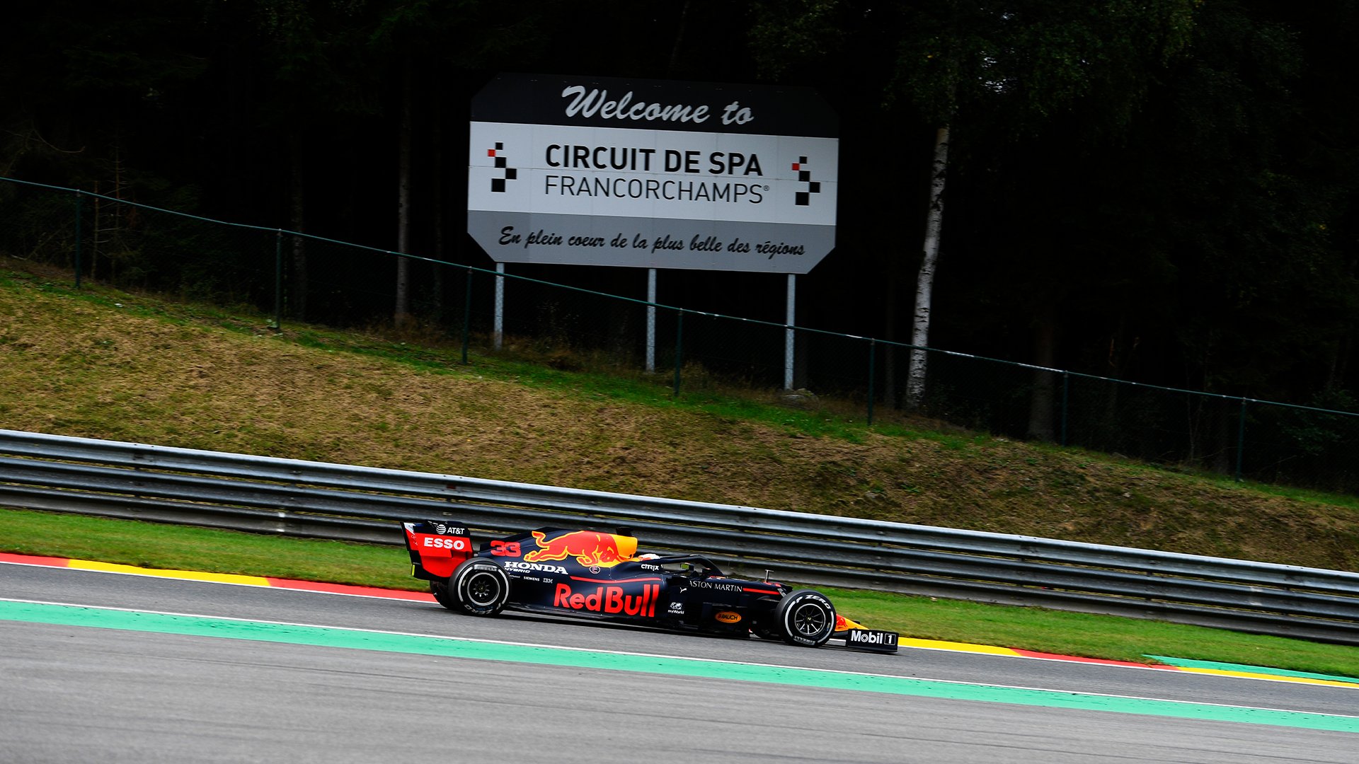 Délelőtt Bottas, délután Verstappen volt a leggyorsabb pénteken