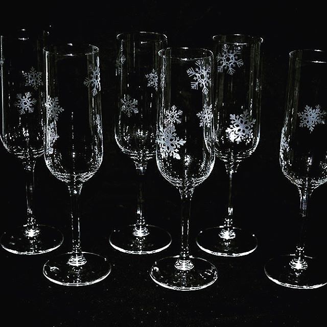 FtSCrafts's tweet image. Christmas is fast approaching! So let us at @FtSCrafts help take some of the stress away by ordering your #bespoke #HandmadeTableware now!