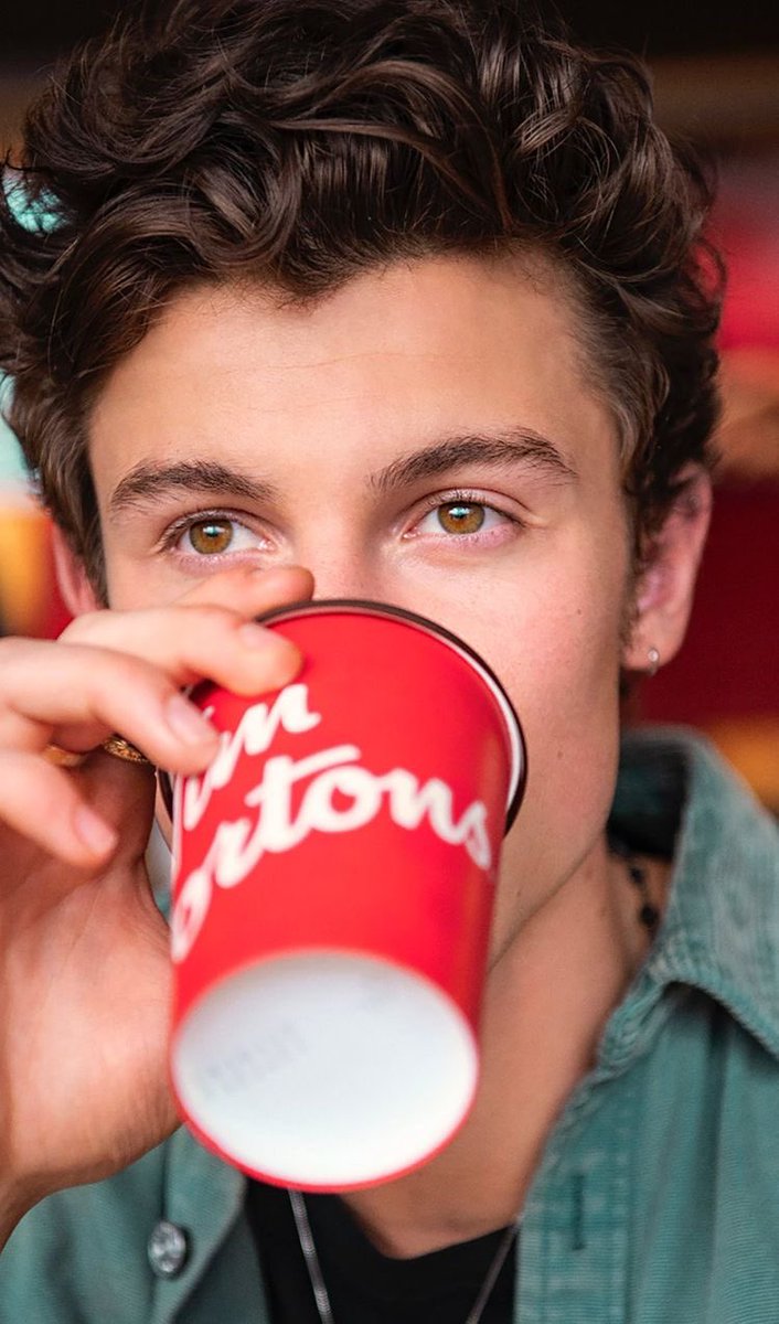 ifeelsofreesm's tweet photo. OMG, Shawn Mendes × Tim Hortons is also one year old?? 
I miss the days I was obsessed with French Vanilla for whole the days I was in Toronto🇨🇦 https://t.co/jhh3NrbNzL