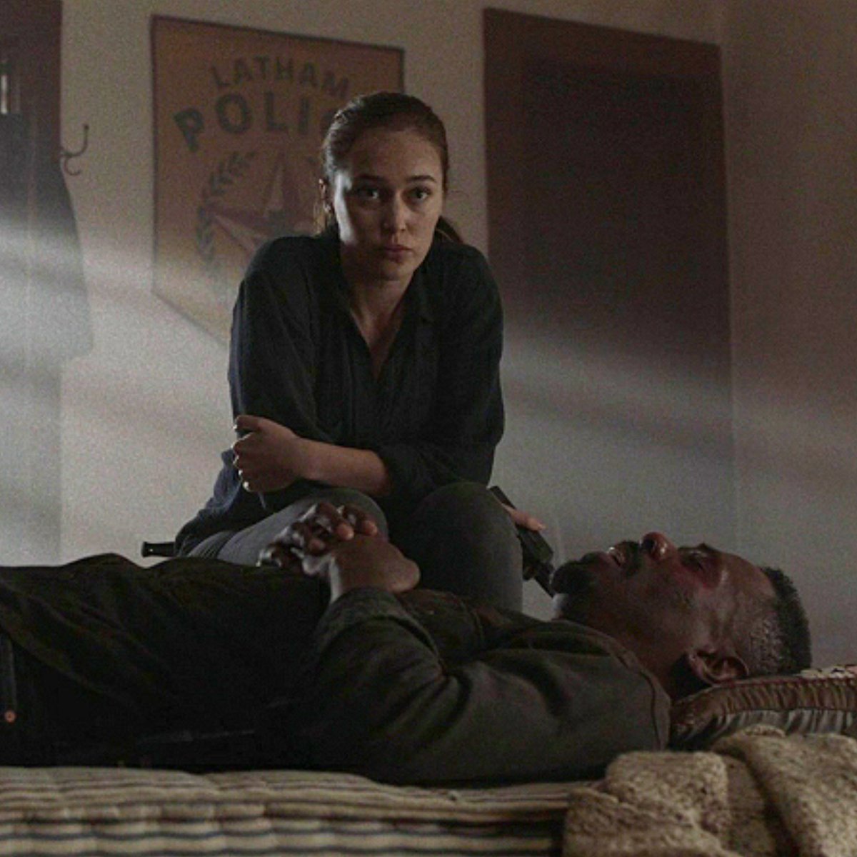 LexaGold1's tweet photo. “No, no! Strand, It’s gonna be okay.” ❣😧
 #CaringFriend #AliciaClark #VictorStrand #FearTWD https://t.co/kZ7z1r2F8f