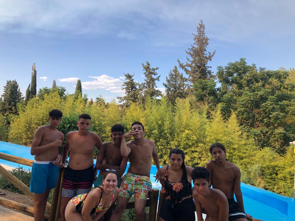 Centro_Macarena's tweet photo. El grupo #MERAKIES está disfrutando de las #ColoniasUrbanas con actividades al #AireLibre y #OcioSaludable🎢
Estamos orgullosxs por su INICIATIVA: #1DíaDesconectad@s
Un día sin teléfonos y redes para conectarse entre ellos y disfrutar e interactuar cara a cara👫
 #CaixaPronfancia https://t.co/H8tU39AH5W