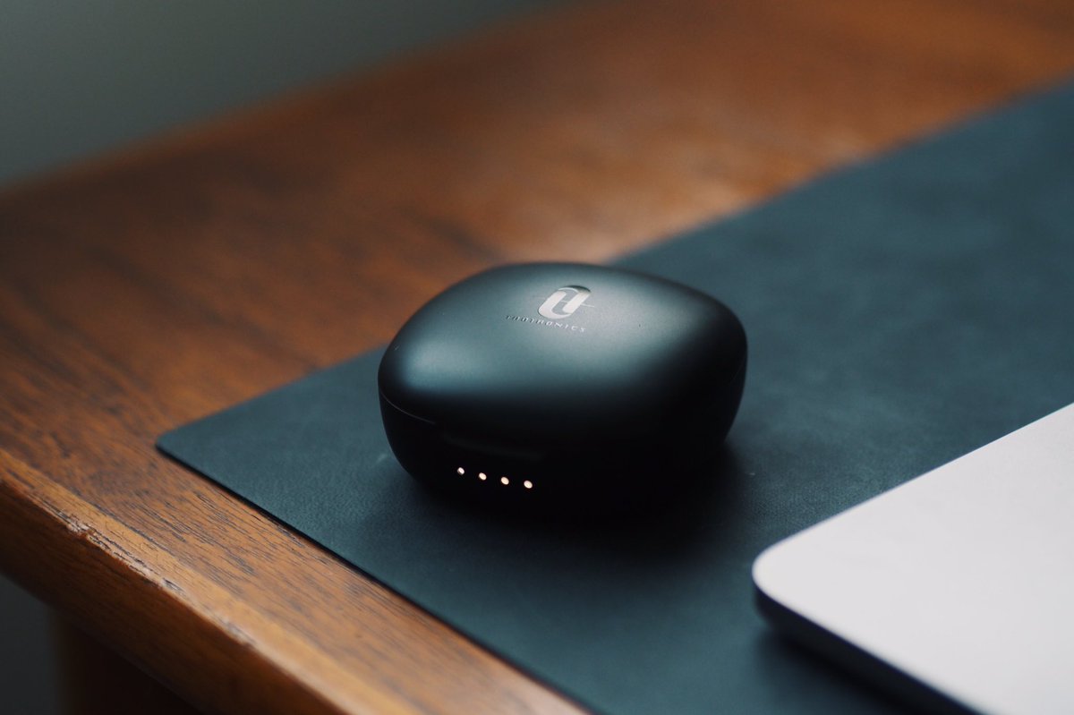 まちこ ワイヤレスイヤホン カナル型が超絶苦手なので選択肢がほぼairpods一択だけど高い と二の足を踏み続けてたけど ようやくちょうどいいのを見つけた インナーイヤー型の完全ワイヤレスというだけで貴重なのだけど 音質悪くないし黒一色でシンプル