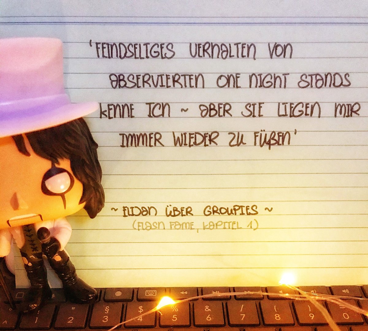 sophiem_seller's tweet photo. 'Feindseliges Verhalten von abservierten One Night Stands kenne ich, aber sie liegen mir immer wieder zu Füßen' ~ Elijah über Groupies ('Flash Fame 1, Kap. 1)
#lesenmachtglücklich #textschnippsel #liebesromane #rockstarromance #flashfame #cursedinstant #buchjunkies #romance https://t.co/GVtl4aHE44