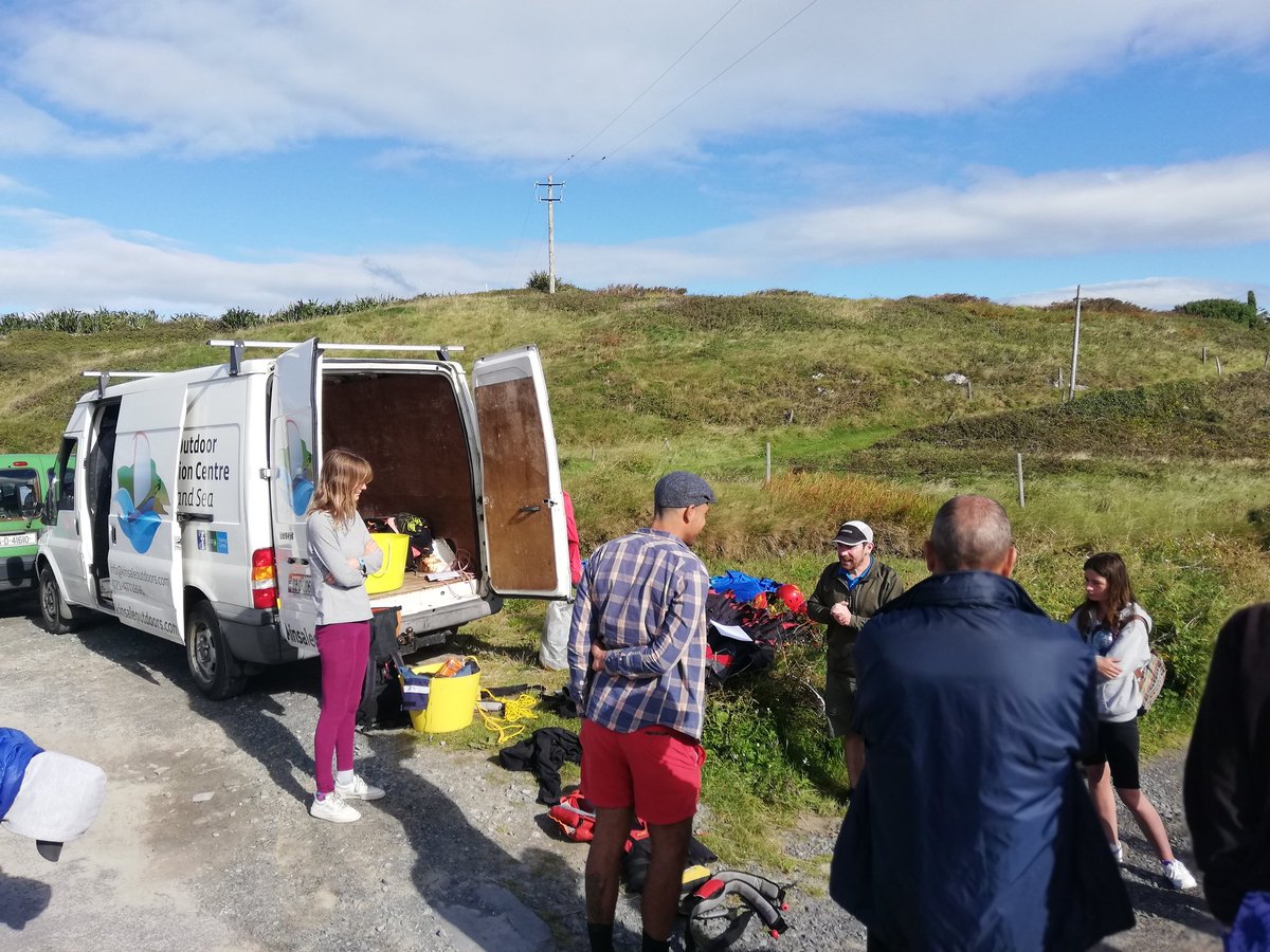 CorkSports's tweet photo. 📢 Active Islands Update 📢

🧭 Participants being briefed on Sherkin Island ahead of their kayaking proficiency course.

Thanks to Jammer and @KinsaleOEC for facilitating this as part of our @sportireland outdoor hub 🛶

#ActiveCork #activeislands https://t.co/zQvVrp9uKX
