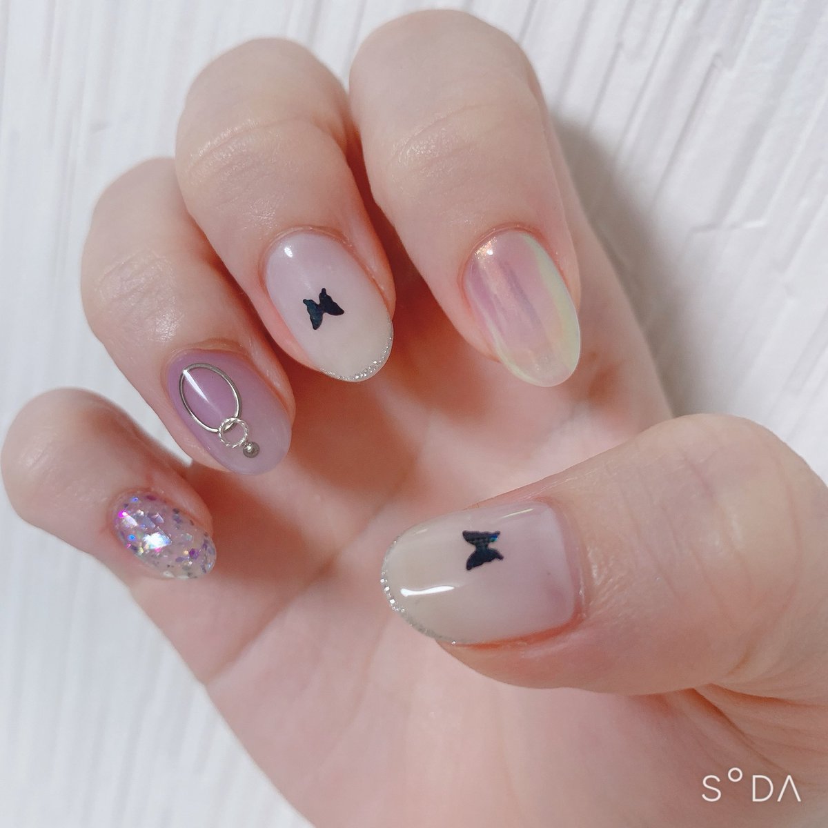 ネイル変えました 左手は内田雄馬くんのimageのmvイメージで右手はアンジュル にむ のイラスト