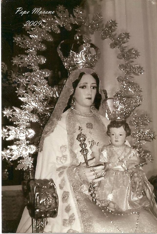 No, no os podemos decir que no estemos tristes, pero....¿Que te podemos decir que no te hayan dicho nuestras notas?¿Que te podemos contar que no te hayan contado ya nuestros ojos?¿Como te podemos decir todo lo que sentimos? Cuando te sentimos latiendo en todo lo que hacemos.