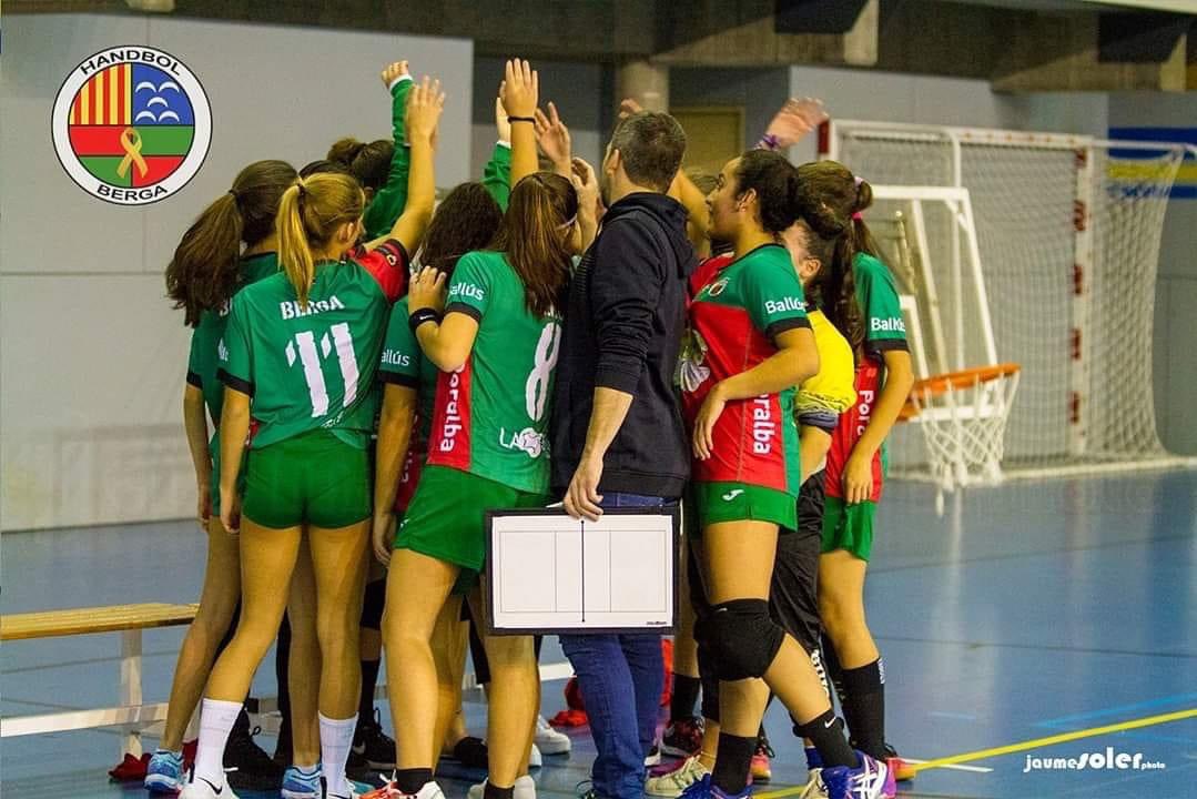 HandbolBerga's tweet photo. Que tremoli el tossalet!
#Dilluns #Himne #SomBerga #SensePor #ViuLHandbol #ViuelMunicipal #JuntsMésForts #MercadoNegro https://t.co/DOr0tWCabI