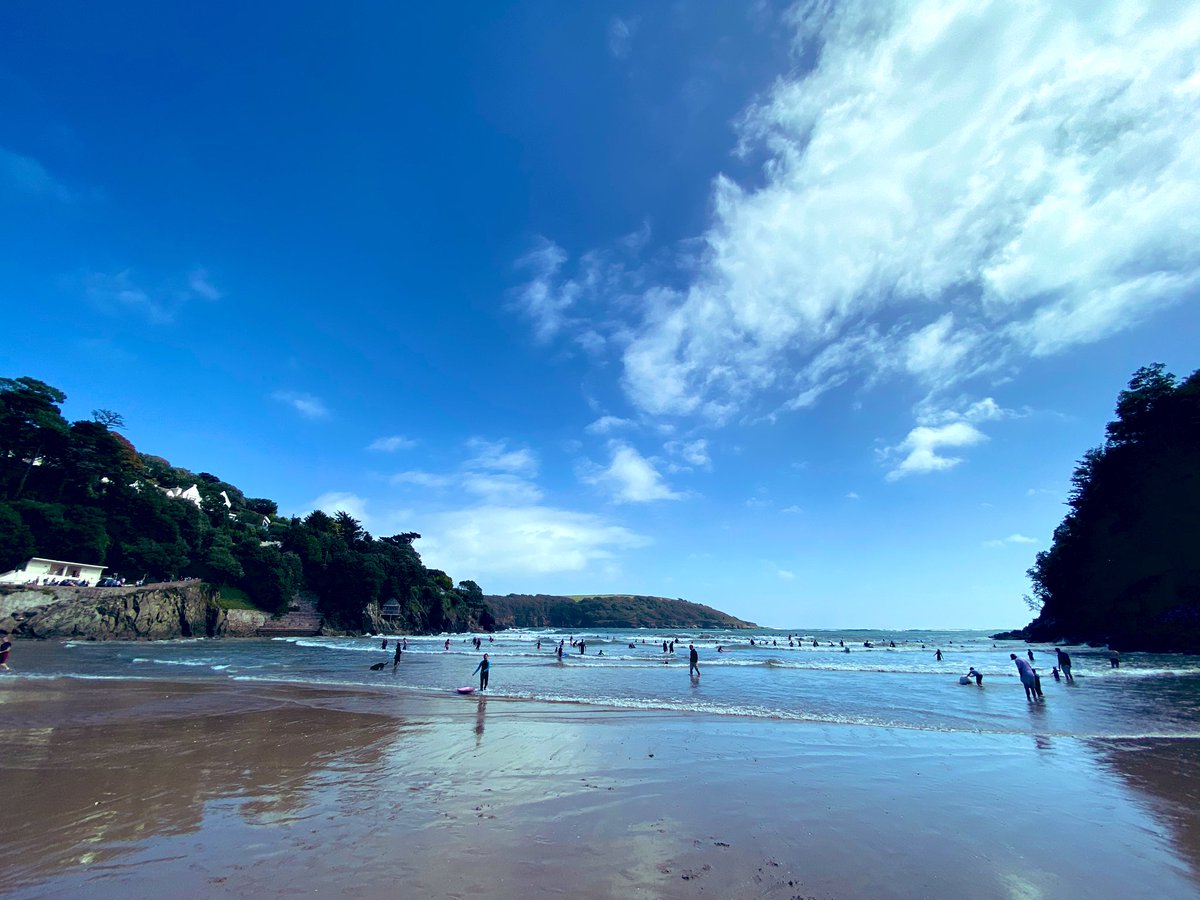 Tyre replaced and back on track.  But how come Lonely Planet never mentions Salcombe, Devon?I was intrigued by the location on map and went there. It’s fab - not just because of delicious crab - apart from the stressful steep narrow roads on a SUV.  #staycation 