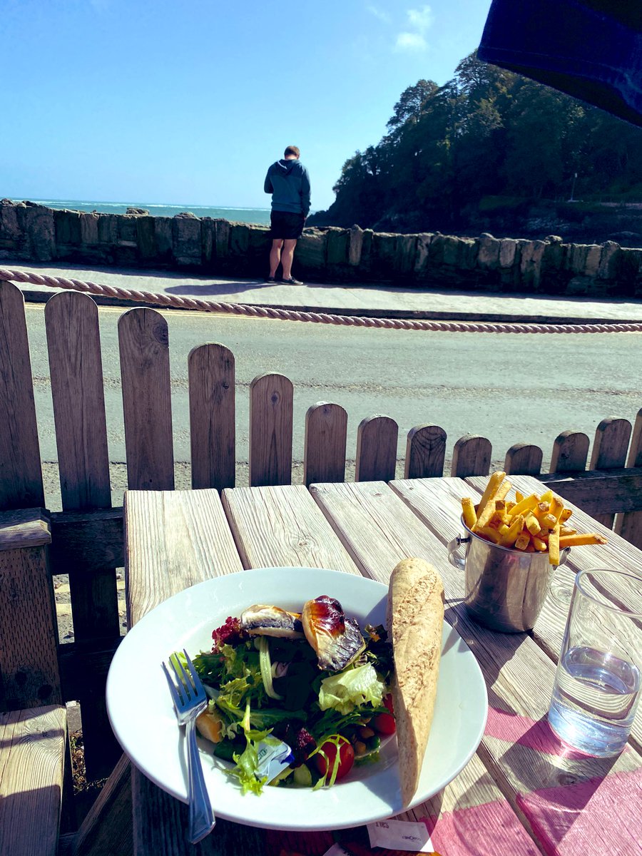 Tyre replaced and back on track.  But how come Lonely Planet never mentions Salcombe, Devon?I was intrigued by the location on map and went there. It’s fab - not just because of delicious crab - apart from the stressful steep narrow roads on a SUV.  #staycation 