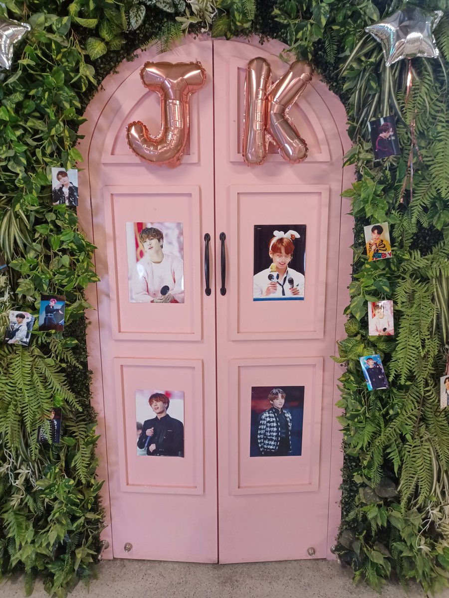 eatjinwwhs's tweet photo. ร้านที่ 5 ไอติมเซ็��น้องเจเคหมด อดกินเลย 🤗
ถ่ายรูปมาฝากแทนค่ะ 😊
#Pinkproject_withJK https://t.co/qJbvBjYltE