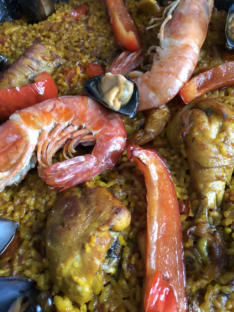 Hola 👋

Første paella levert i dag 🥘🛵

Vi leverer paella og tapas i Oslo og omegn 🛵

👉Link in bio 👈
.
.
.
#paella #oslo #tapas #delivery #omegn #mixedpaella #paellavalenciana #aioli #seafoodpaella #Gratitud #helg #findesemana #weekend #yummy #oslofood #gourmet #cheflife