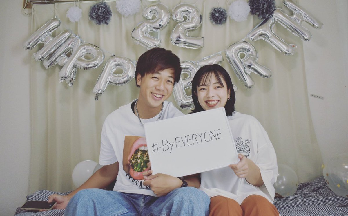 YUD_Dress's tweet photo. #HilcrhymeByEveryone

22歳の誕生日をお祝いしてくれた彼女と
写真を撮っている時に
合わせて撮りました！

「LIVE X 」
「THE MC」
 楽しみにしてます！！ https://t.co/th6mk6VJrs