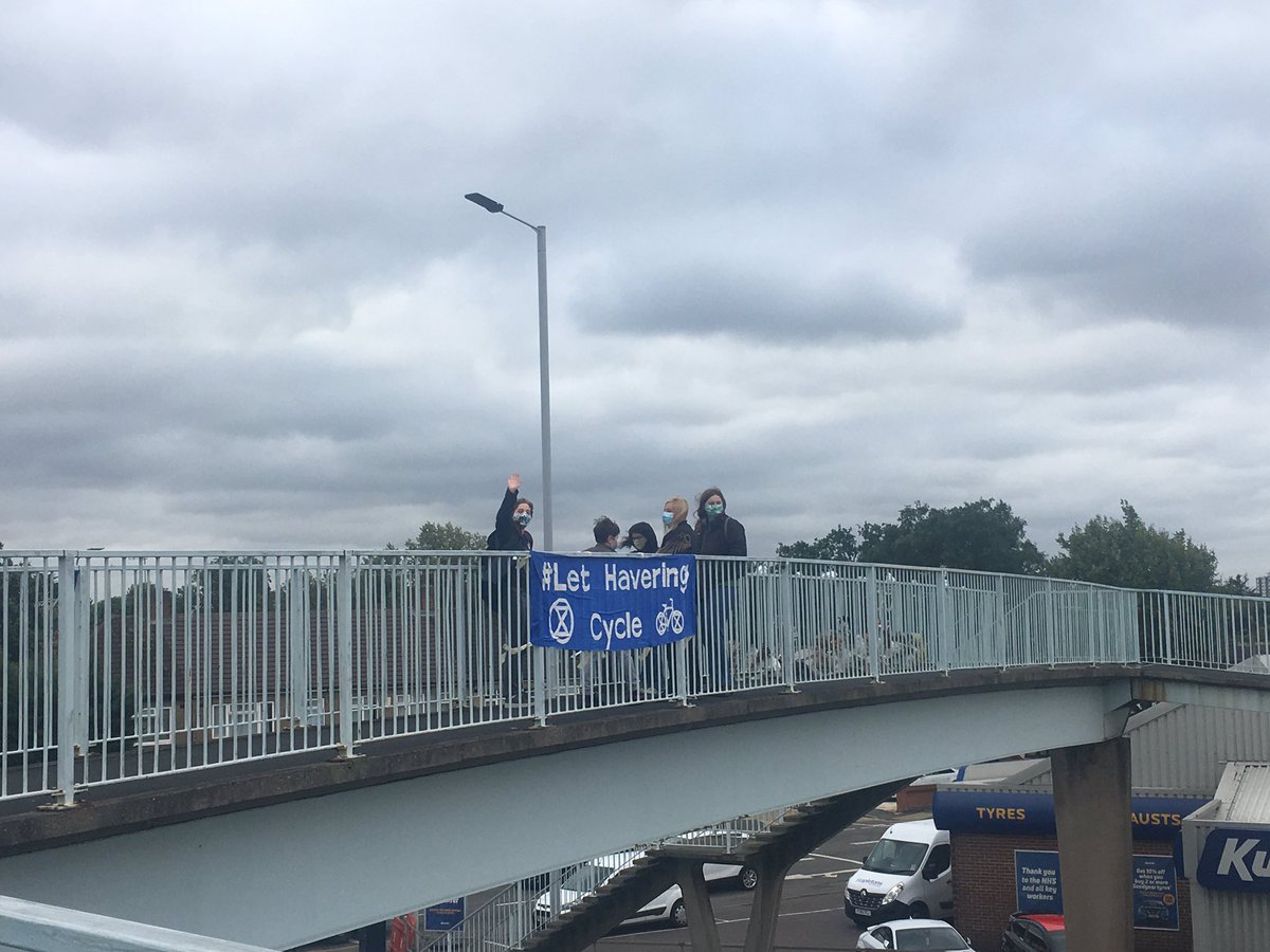 XRHavering's tweet photo. 🚩BANNER DROP 🚩- #LoveNotHate #LetHaveringCycle 

Havering Rebels at Ardleigh Green today sending clear messages! 💚

#Rebellion #ExtinctionRebellion #WeWantToLive #Havering https://t.co/QGQmvVoPA4