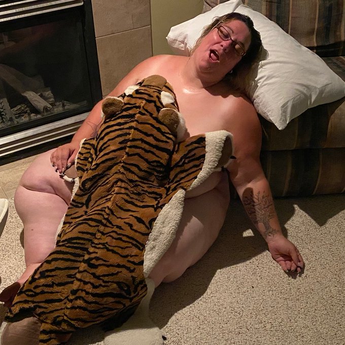 Cum &amp; see more of me and my Kitty here! I hope you enjoy yourselves; let me know what you would like<a href="/tag/bbw"class="tags"><span>#bbw</span></a><a href="/tag/pornhub"class="tags"><span>#pornhub</span></a><a href="/tag/bbwlovers"class="tags"><span>#bbwlovers</span></a><a href="/tag/bbwgirls"class="tags"><span>#bbwgirls</span></a><a href="/tag/pornhubswag"class="tags"><span>#pornhubswag</span></a>