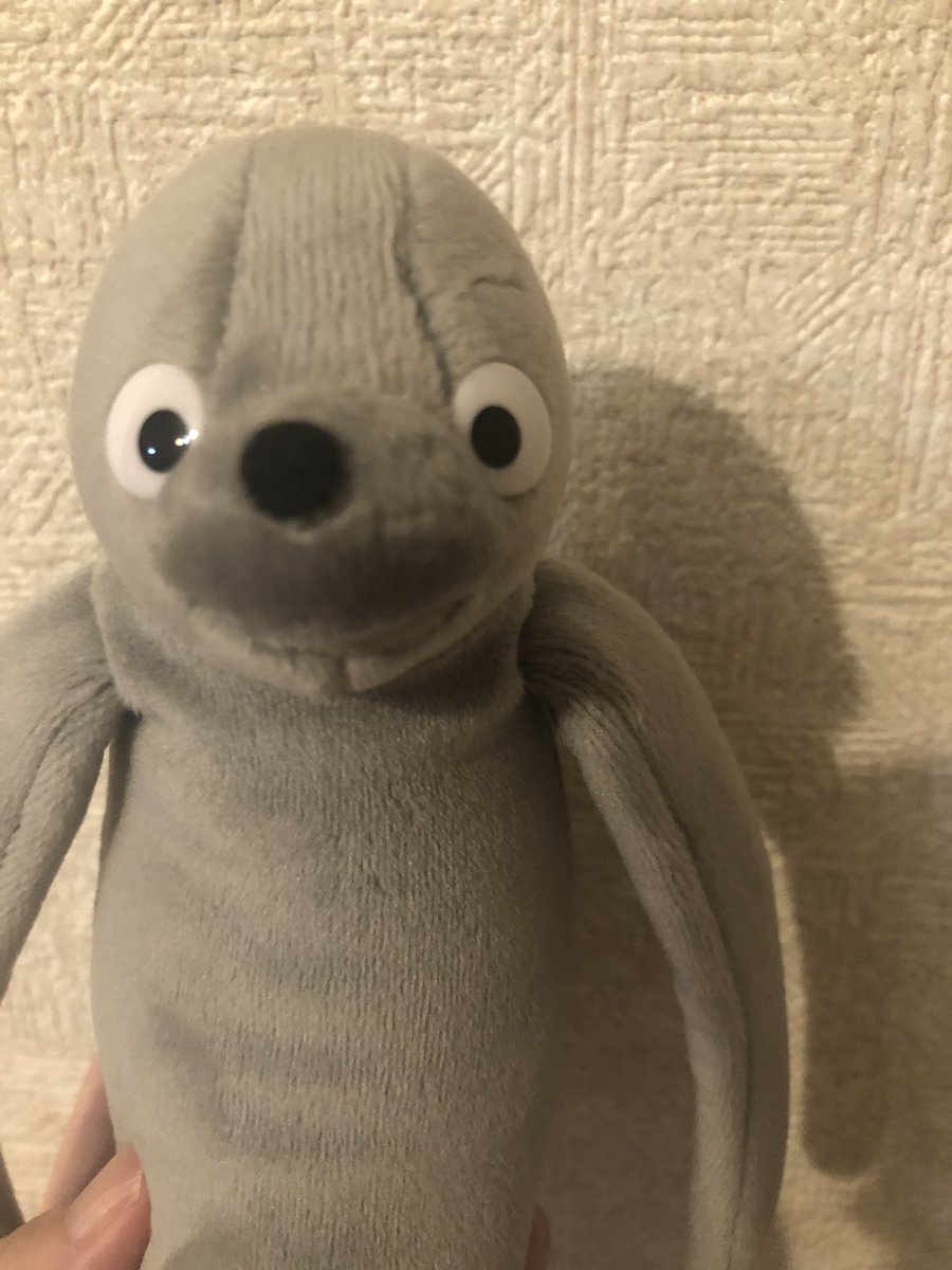 餅 ピングーはラインに相当繊細さが要求されるのか なかなかかわいいぬいぐるみに出会わない ロビ ピングーと仲良しのアザラシ が私を見つめるし 再現度が高いし なにより触れると心が安らぐ気がして購入 久しぶりに形のあるお友達ができました