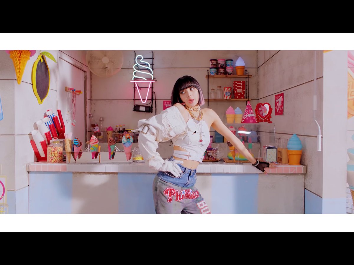  #IceCream   M/V stills a thread: @BLACKPINK  @selenagomez note: please do appreciate this... it takes a lot of time and isn’t as easy as it looks like.