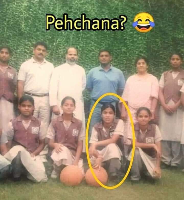 TheWasimMD's tweet photo. Who is she? https://t.co/ZmHCy1GLCD