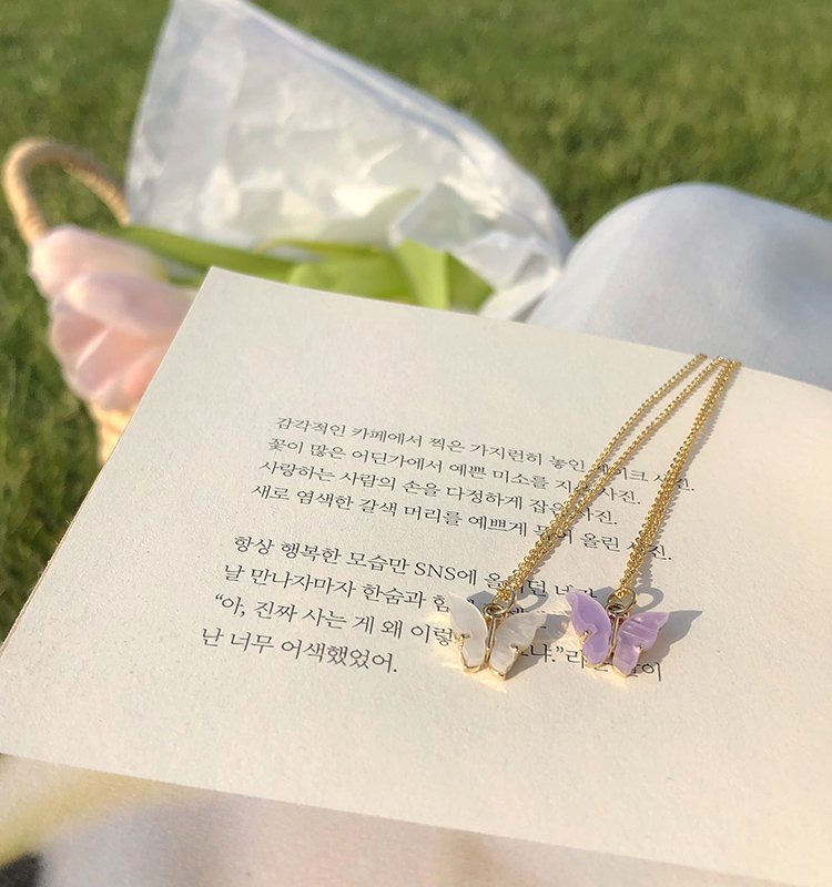 mins_store's tweet photo. #พร้อมส่ง จี้สร้อยคอผีเสื้อตัวจิ๋ว งานวัสดุดีมากกกก ถ่ายจากภาพสินค้าจริงนะคะ งานสวย สมราคา ตัวสร้อยใส่แล้วไม่บาดผิว ไม่คัน วัสดุจี้รูปผีเสื้อเก็บงานละเอียด ใส่แล้วดูแพง ดูดีสุดๆค่ะ

💌 160.-

#สร้อยคอ #เครื่องประดับ #สร้อย #สร้อยเกาหลี #เครื่องประดับเกาหลี #สร้อยผีเสื้อ https://t.co/6i4IF3BDdY