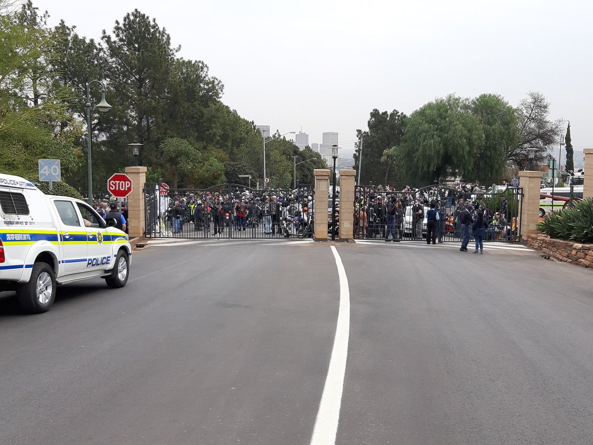 Volksvryheid9's tweet photo. #Pretoria #unionBuildings #stopPLAASMOORDE #STOPblankeMoorde #stopBBBEE STOP B-bbee legislation: #RACISM #STOPrassismeSWARTbemagtiging #stopAanvalle  #danievdWesthuizen @PresidencyZA @CyrilRamaphosa @SecPompeo @realDonaldTrump @Martinbosma_pvv @steve_hofmeyr https://t.co/QQUqEvVu09
