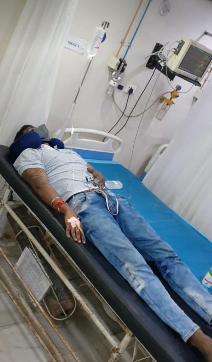 neuroayush's tweet photo. Health update of @TSNSUI state president @VenkatBalmoor
Bp-86
Sugar - 50 
Oxygen - 90

Lifted from protest place at 3PM. 
Now monitoring white blood cells and connected IB Fluids.
#PostponeExams_Or_ResignModi https://t.co/S6bw1UEBUL