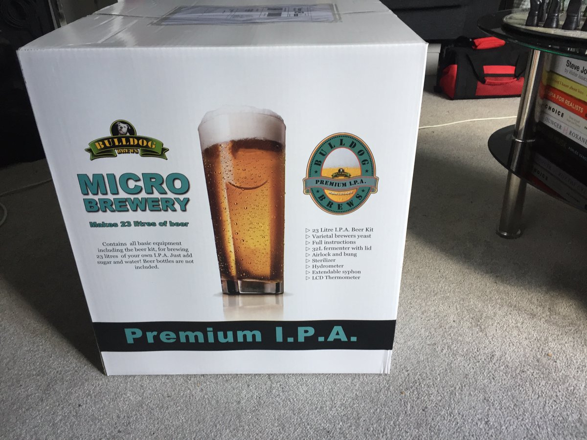 Amina_Hamoud's tweet photo. This morning delivery be like 😳 it gotta be a mistake🤔
I don't even drink 🤣 #wrongdelivery😅 #SaturdayMorning
Ps. Too bad it was not a box of books😎 https://t.co/L7zdfLuZtC