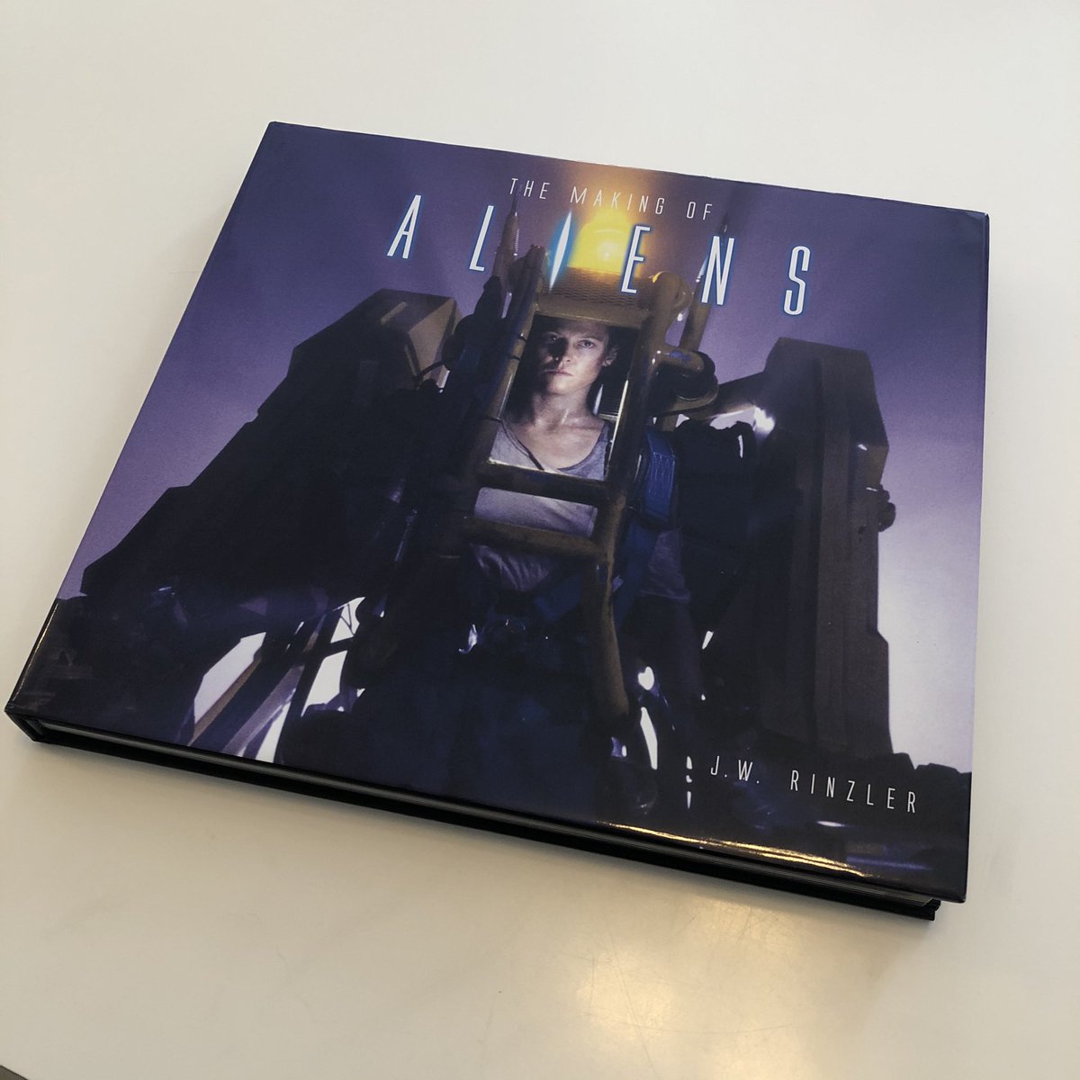 JohnLeeRockyRd's tweet photo. Perfect timing - let the Holiday begin. Do not disturb folks #aliens #modeleffects #miniatures #modelmakingcourse #sciencefiction https://t.co/KEAsjmOHAd