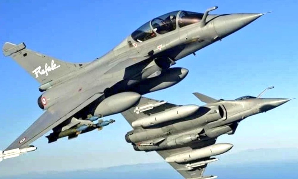 ipapagrigoriou's tweet photo. Greece is in talks with France to buy at least 18 Rafale aircrafts. Ten will be new F3-R model and the rest of them will be earlier models. With the combined fleet of Rafales, M2000-5MKII and F-16Vs the HAF will have air superiority over the THK for the following years https://t.co/jEt96ayjRr